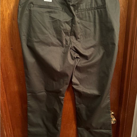 Lee straight leg, relaxed fit, mid-rise chinos in Frontier Olive, NWT - Picture 7 of 8